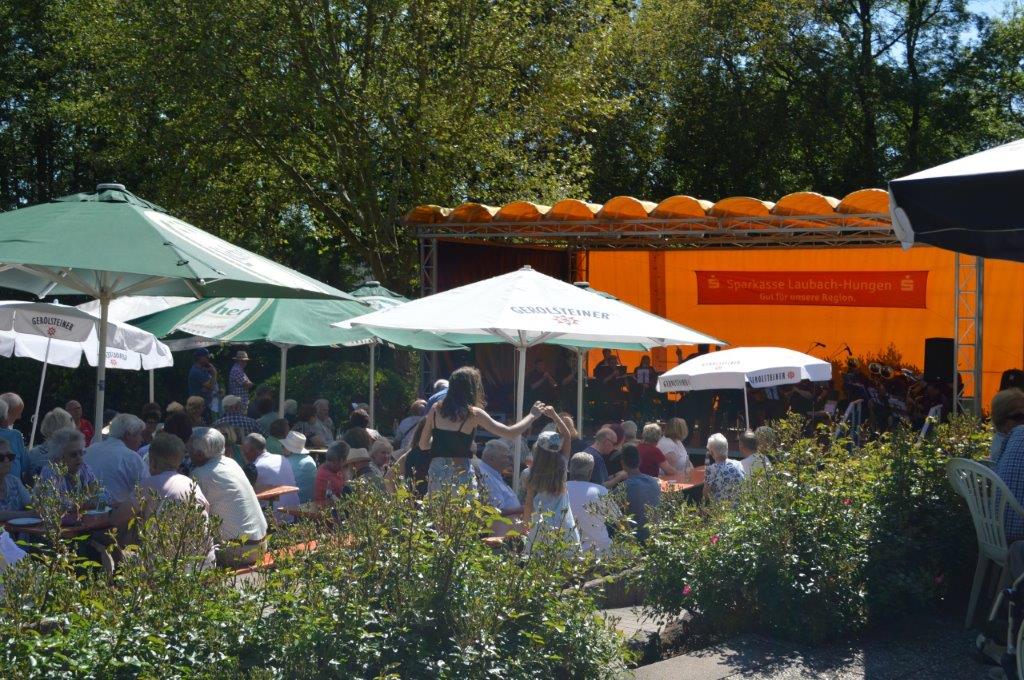 Schlossparkkonzert mit der Dance Entertainment Group "BOOGIE BITERS"